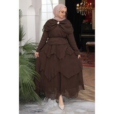 İmaj Butik Kahverengi Bronşlu Omuz Pelerinli Eteği Katlı Takım