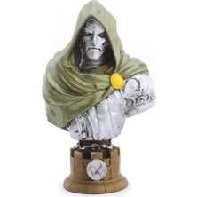 Masa Dostu Polyester Dr. Doom Figürü