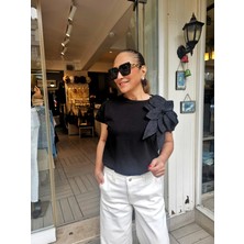 Wienella Yakası Çiçek Detaylı Lycralı Pamuk T-Shirt