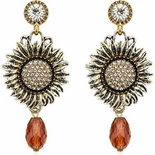 Nergis Collection Kadın Gold Taşlı Çiçek Küpe – Vintage Stil Damla Detaylı Büyük Küpe