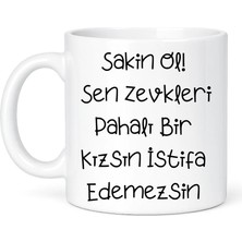 Desene Bak Sakın O! Sen Zevkleri Pahalı Bir Kızsın Istifa Edemezsin Baskılı Kupa