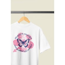 Ontunew Butterfly Baskılı Retro Vintage Standart Kalıp Bisiklet Yaka Pamuklu Kadın Tshırt