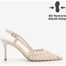 Marjin Kadın Stiletto Sivri Burun Arkadan Bantlı Şerit Detaylı Fileli Klasik Topuklu Ayakkabı Sivon Ekru