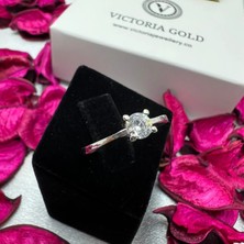 Victoria 925 Ayar Gümüş Minimal Tektaş Zirkon Yüzük – Zarif Kadın Yüzük