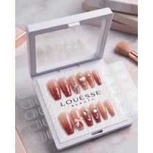 Louesse Beauty Louésse Ruby Charm Takma Tırnak Seti 12’li  Kırmızı Ombre Taşlı & Fiyonk Detaylı Şık Model
