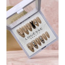 Louesse Beauty Louésse Noir Nude Star Takma Tırnak 12’li  Nude Siyah Yıldız Desenli Taşlı Elegant Nail