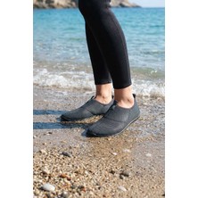 Gezer Unisex Yazlık Plaj Deniz Ayakkabı Füme Renk PVC Taban ile Rahat Kullanım Sağlar