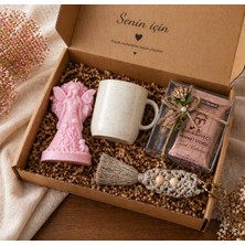Pink Purple Design Anneler Gününe Özel Melek Figürlü Mum ve Kahve Keyfi Seti