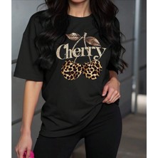Nigrum Pardus Nıgrum Pardus Leopar Desenli Cheryy Baskılı %100 Pamuk Yeni Sezon Büyük Beden Kadın T-Shirt