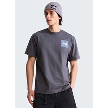 The North Face NF0A8GB1RHI1-MOUNTAIN Escape Relaxe Gri Yuvarlak Yaka Regular Fit Baskılı Erkek T-Shirt
