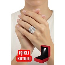 Moda Gümüş 925 Ayar Gümüş Işıklı Kutulu Baget Taşlı Kadın Yüzük