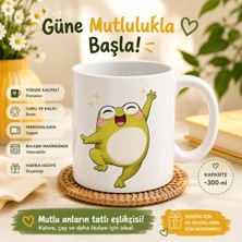 Tişört Kodu Mutlu Kurbağa Tasarımlı Porselen Kupa – Eğlenceli & Pozitif Kahve Kupası