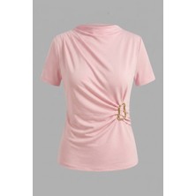 AKD Atelier Kadın T-Shirt Kısa Kollu Gold Toka Detaylı Büzgülü Drapeli Dik Yaka Sandy Likralı Şık Bluz