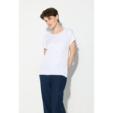 Gusto Yuvarlak Yaka Önü Saten T-Shirt - Beyaz