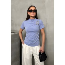 Spirituel Kadın T-Shirt Kısa Kollu Gold Toka Detaylı Büzgülü Yarım Balıkçı Yaka Sandy Likralı Şık Bluz