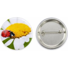 Beyaz Papatya Uğur Böceği Metal Buton Rozet ( 44MM) 1 Adet