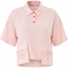 Sortie Collection Kadın Polo Yaka Düşük Omuzlu Yazı Baskılı Crop Bluz Pudra