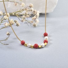 Nox Jewelry 14 Ayar Altın Kaplama Mercan Taşlı Inci ve Geometrik Küp Detaylı Gümüş Kolye - CNS00677