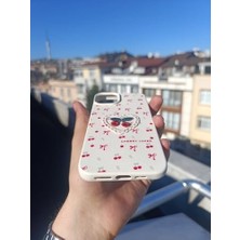 Assess Store Cherry Loves Nakışlı Kiraz Desenli Telefon Kılıfı – ile Uyumlu, Darbe Emici, Şık ve Dokulu Arka Kapak (Kiraz, iphone 15)
