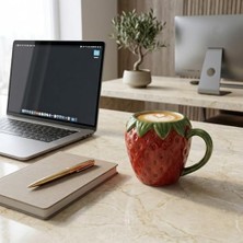 Assess Store Seramik Kulplu Kupa Bardak, 300 ml Geniş Kapasite, Çilek Şeklinde Tasarım, Makinede Yıkanabilir, Ev Ofis Restoran Için Uygun Çilek Şeklinde Seramik Kulplu Çay Kahve Espresso Sunum Bardağı