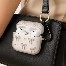 Teknocan Airpods 4. Nesil ile Uyumlu Glitter Silikon Kılıf Şeffaf Simli Koruyucu Fiyonk Deseniyle Askı Aparatı Dahil Çanta Kolu ve Kemer Tokasına Takılabilir Şık Tasarım Airpods 4 Için Kulaklık Kılıfı