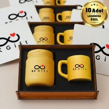 BK Gift Logonuza Özel 10 Adet Kutulu Sarı Renk Mum ve Kahve Fincanı Seti – Ahşap Kutulu Kurumsal Hediye Seti
