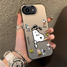 HONTINGA iPhone 16E ile Uyumlu Kılıfı Silikon Kenar Sert Arka Düşüme Önleyici Basitlik Anti Düşme Kamera Korumali Snoopy Desen Telefon Kılıfı Kadın ve Erkek Için Uygundur K1-0080
