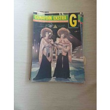 Günaydın Ekstra Dergi 2 Kasim 1969 Iki Kadının Sahne Performansı Sergilendiği, Gitar Çalan Birinin Olduğu ve Günaydın Ekstra Yazılı Dergi Kapağı. Görsel, Eski Bir Dergiye Aittir.