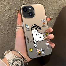 HONTINGA iPhone 15 Plus ile Uyumlu Kılıfı Silikon Kenar Sert Arka Düşüme Önleyici Basitlik Anti Düşme Kamera Korumali Snoopy Desen Telefon Kılıfı Kadın ve Erkek Için Uygundur K1-0080