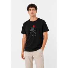 Mevese Minimalist Kore Aşk Temalı Parmak Kalp Baskılı Erkek Tişört - %100 Pamuklu Yazlık T-Shirt