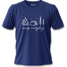 North Whiskers Kamp Ateşi ve Çadır Temalı Özel Baskılı Lacivert %100 Pamuk Outdoor Tişört - "Camp Everyday"