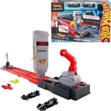 Hot Wheels Formula 1 Hızlı Başlangıç Oyuncak Araba ve Pist Seti, 1:64 Ölçekli ve Resmi Lisanslı 2 F1 Aracı Pistte Yan Yana Yarıştırma, JKM88