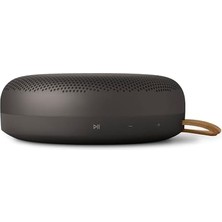Ala Store Bang & Olufsen Beosound A1 3. Nesil Geniş Açılı Ses, Yüksek Bas, IP67 Su Geçirmez, 24 Saat Pil Ömrü, Dahili Mikrofonlu Taşınabilir Bluetooth Hoparlör – Granit
