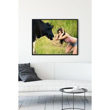 Ala Store (PSTER11305) Inek ve Kız Eğlenceli Mizahi Çerçeveli Tablo (21X30CM)