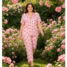Büyük Beden Pembe Renk Kiraz Desen Gömlek Yaka Düğmeli Milan Kumaş Kadın Pijama Takım (3xl-4xl-5xl Beden Aralığı )