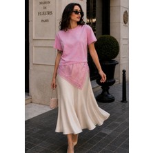 Budan Export Kadın Asimetrik Saten Güpür Dantel Detaylı Kısa Kollu Bisiklet Yaka T-Shirt