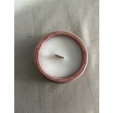 Adena Kırmızı Taş Tozu Kalıplı Kokulu Mum, Ahşap Fitilli, Pembe Görünümlü Kap
