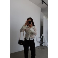 Özge Özgenç Dantelli Transparan Gömlek