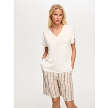 Faik Sönmez Resort Arkası Çizgili Dokuma Garnili V Yaka Tshirt S26TSH115
