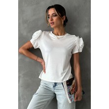 Caddebostan Moda Kadın Omuzları Gül Detaylı Şık T-Shirt Bisiklet Yaka Kısa Kollu Tişört