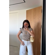 Özge Özgenç Kısa Kol Keten Karışımlı Tişört