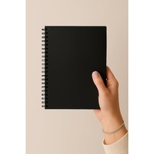 FourForce Tanıtım Kareli Spiralli Not Defteri, A5 Boyut (15X21 Cm), 60 Yaprak, 90GR. Ivory Kağıt, Ofis Için Ideal (Siyah Kapak)
