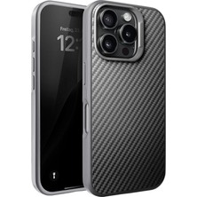 FourForce iPhone 16 Pro Için Fiber Karbon Materyal Arka Bölüm Metal Lens Çerçeveli ve Metal Tuşlu Sararmayan ve Çizilmeyen Güçlü Darbe Emici Premium Silikon Kılıf (Gri, 16 Pro)