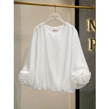 Miss Premium Collection Ithal Kumaş Gül Manşetli Beyaz Bluz