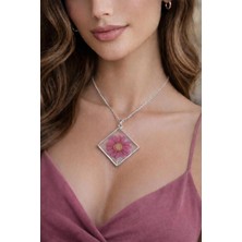 Gerçek Pembe Papatya Çiçek Çerçeveli Tasarım Epoksi Kolye