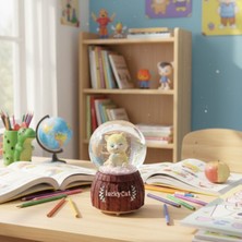 Ozcmax Pilli Işıklı Müzikli Kar Küresi–şanslı Kedi Figürlü Eğlenceli Masaüstü Biblo, LED Aydınlatmaalı Dekoratif Hediyelik Kar Küresi