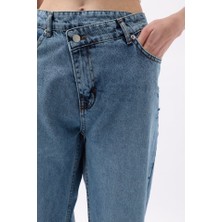 Dogutrend Asimetrik Bel Paça Yırtmaçlı Jean
