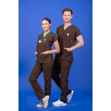Başaran Uniforma Unisex Kalıp Kahverengi Likralı Hemşire / Doktor Forması Scrubs (Takım)