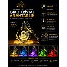 Mersi Shop Astronot Tasarımlı Işıklı Kristal Anahtarlık Renk Değiştiren LED Anahtarlık