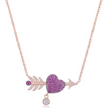 Emiliano Jewellery Zirkon Taşlı Pırlanta Montür Kırmızı Taşlı Oklu Kalp Gümüş Kolye
